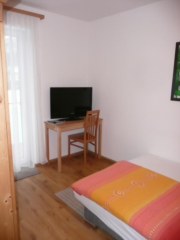 Gasthaus Pension Zur Nixe Steinbach am Attersee Rum bild