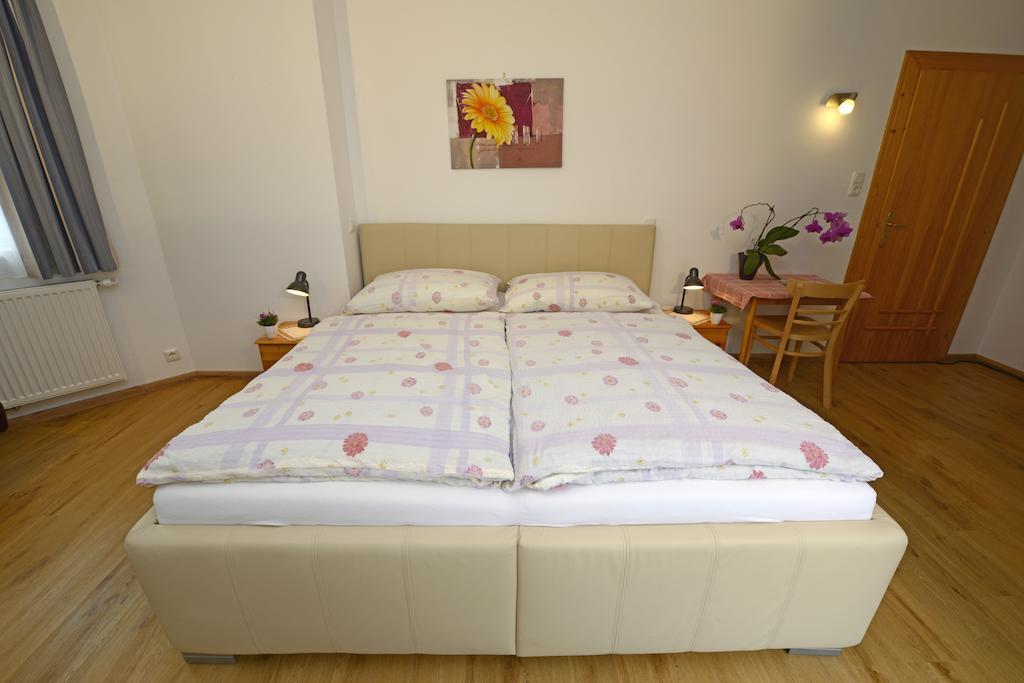 Gasthaus Pension Zur Nixe Steinbach am Attersee Rum bild